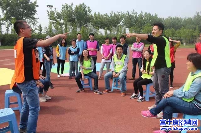 煙臺富士康園區(qū)，工會舉辦“嗨青春”拓展訓(xùn)練活動